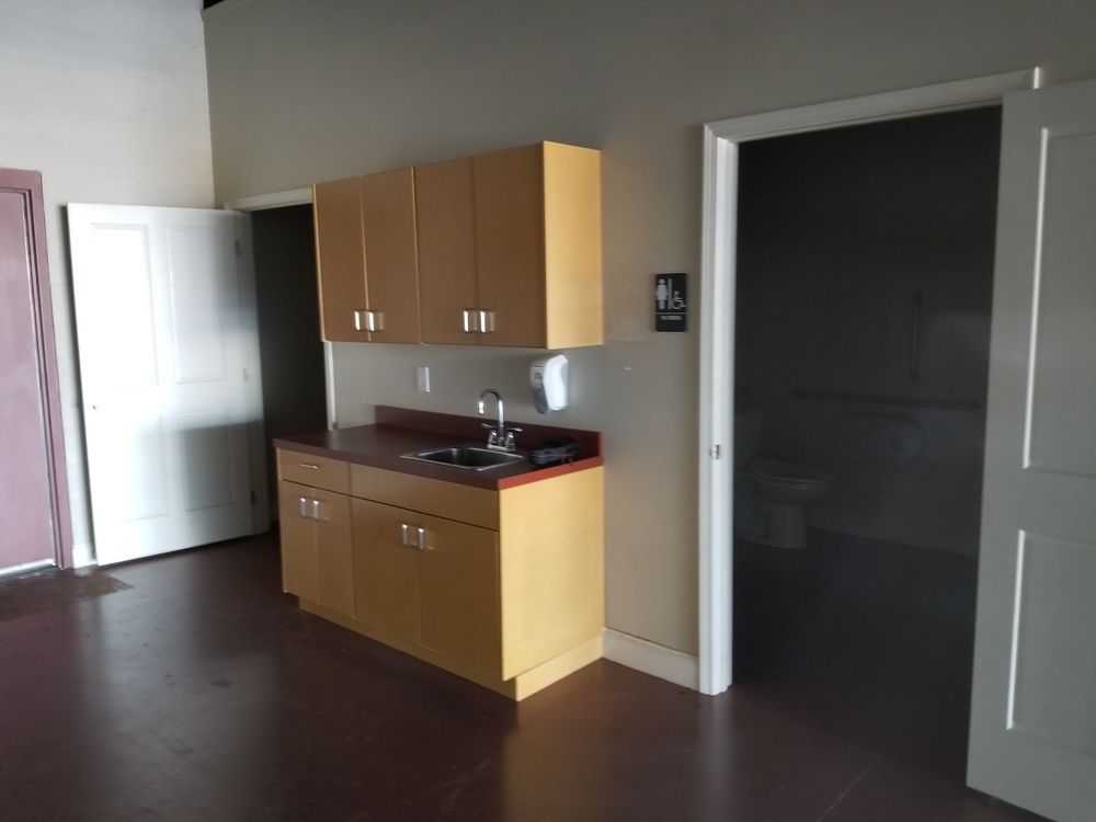The Landing At Cedar Bluff : 9253 Kingston Pike, Knoxville, TN 37922